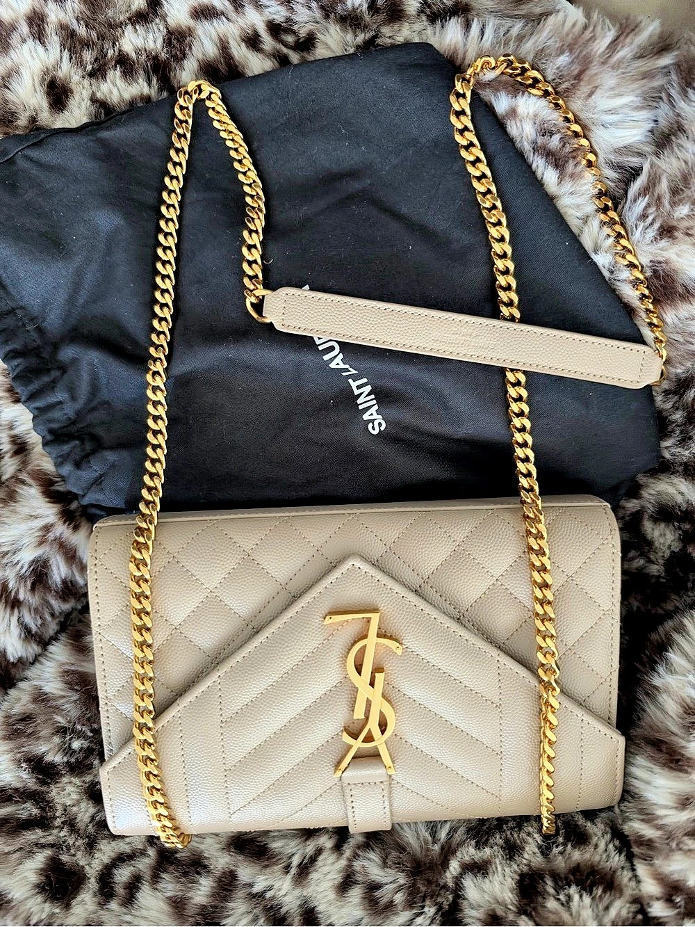 Saint Laurent envelop grained Shoulder Bag in beige Like New